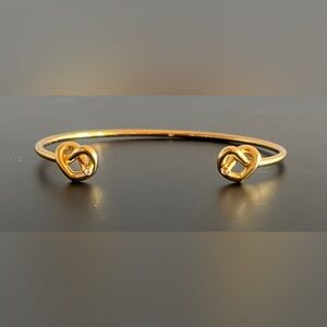 Kate Spade New York Loves Me
Knot Cuff bangle in gold-tone w knot-accented ends.